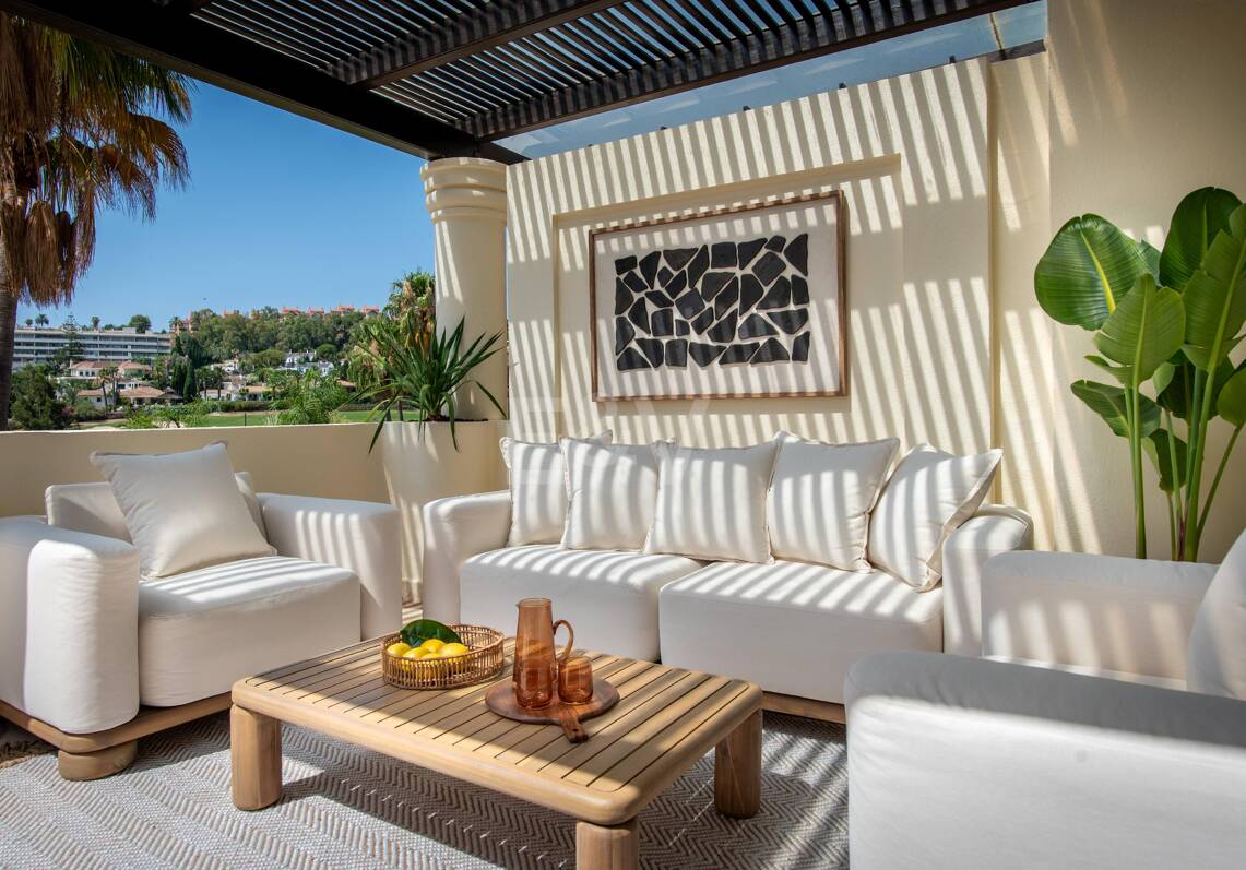 Beau Penthouse Duplex avec Panoramic Golf et vue sur la mer
