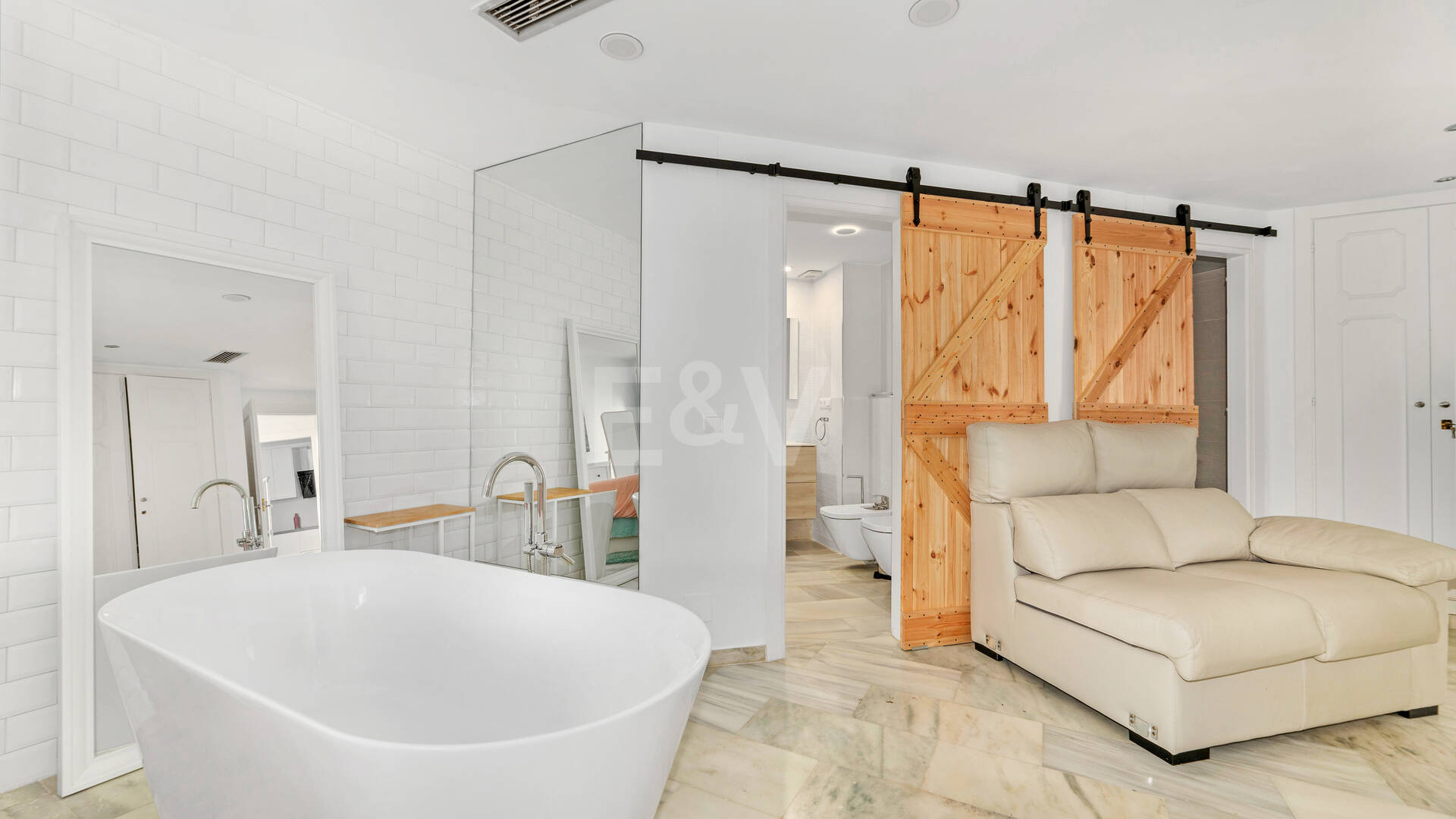 Wohnung in erster Strandlinie mit tropischen Gärten und direktem Zugang zum Meer