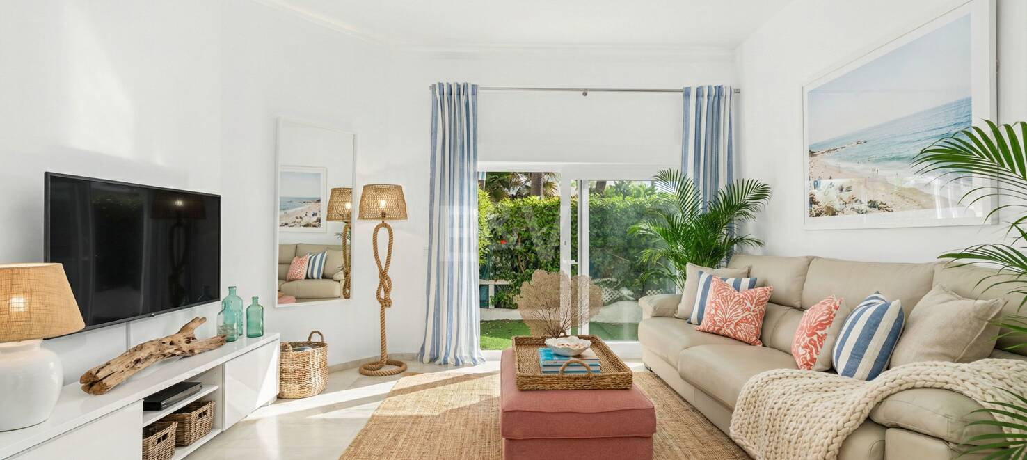 Beachfront Apartment with Tropical Gardens and Direct Sea Access