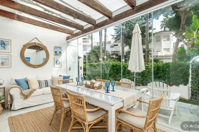 Wohnung in erster Strandlinie mit tropischen Gärten und direktem Zugang zum Meer