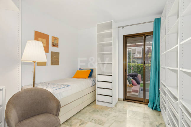 Wohnung in erster Strandlinie mit tropischen Gärten und direktem Zugang zum Meer