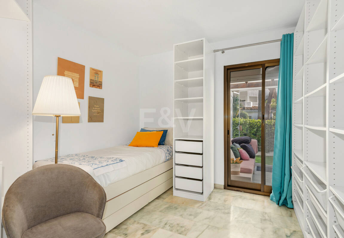 Wohnung in erster Strandlinie mit tropischen Gärten und direktem Zugang zum Meer