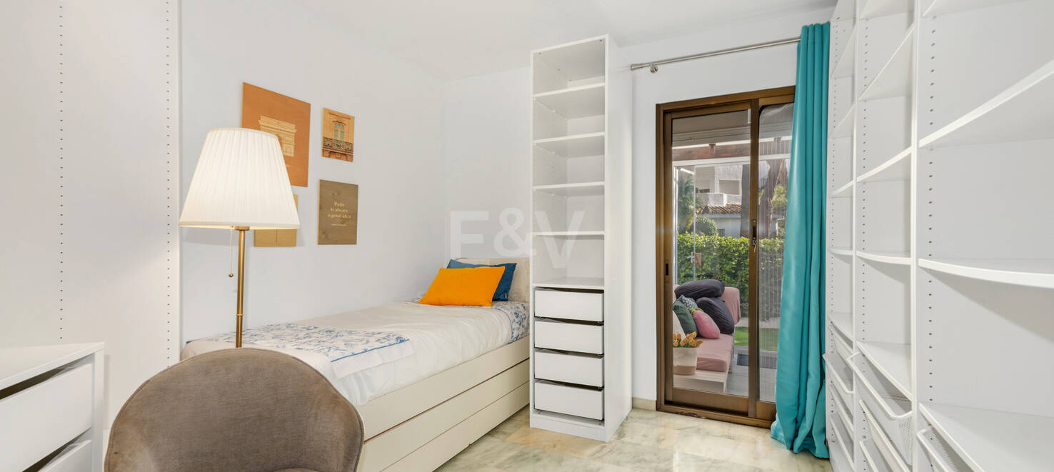 Beachfront Apartment with Tropical Gardens and Direct Sea Access