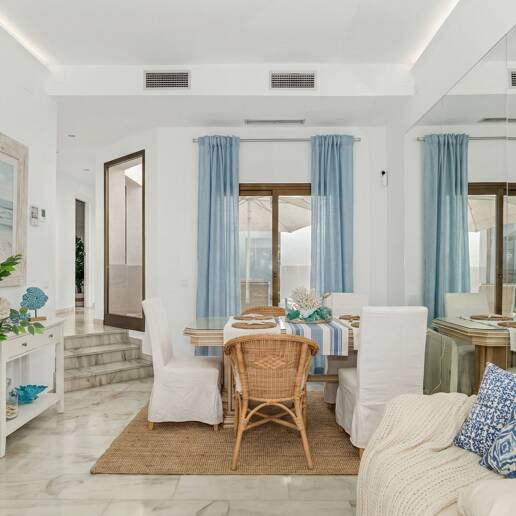 Beachfront Apartment with Tropical Gardens and Direct Sea Access