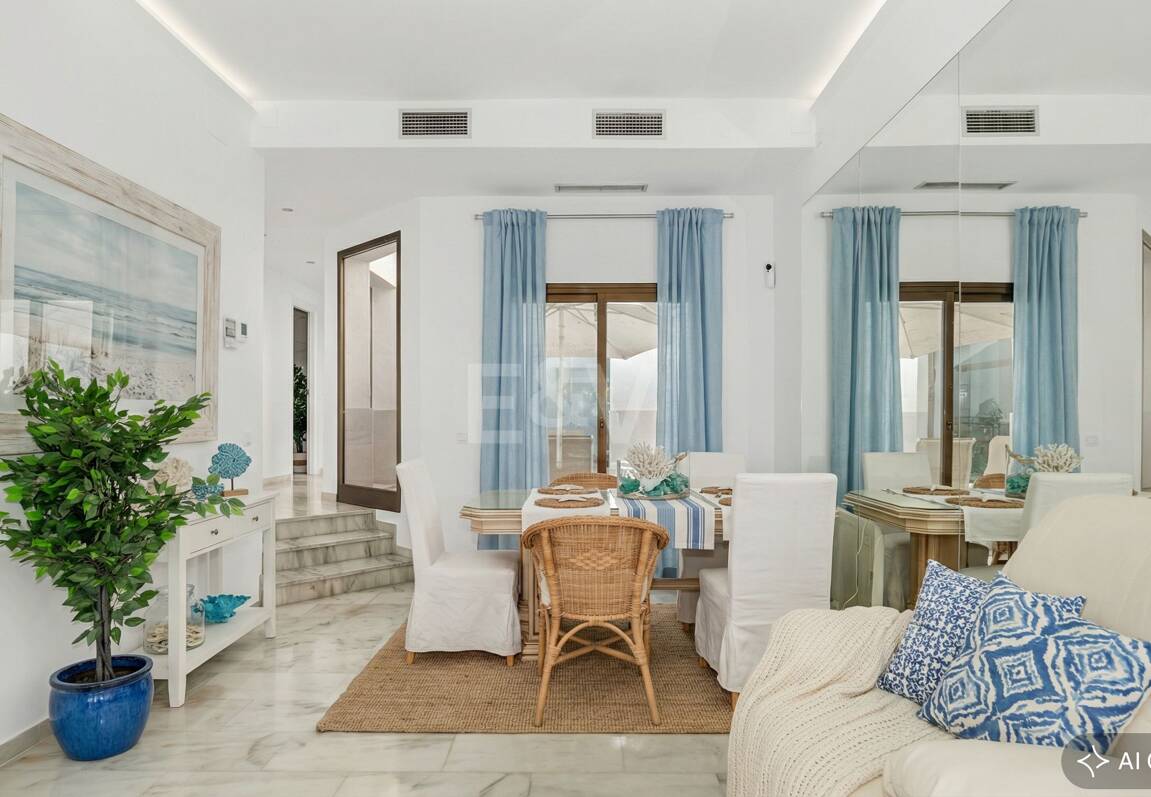 Wohnung in erster Strandlinie mit tropischen Gärten und direktem Zugang zum Meer