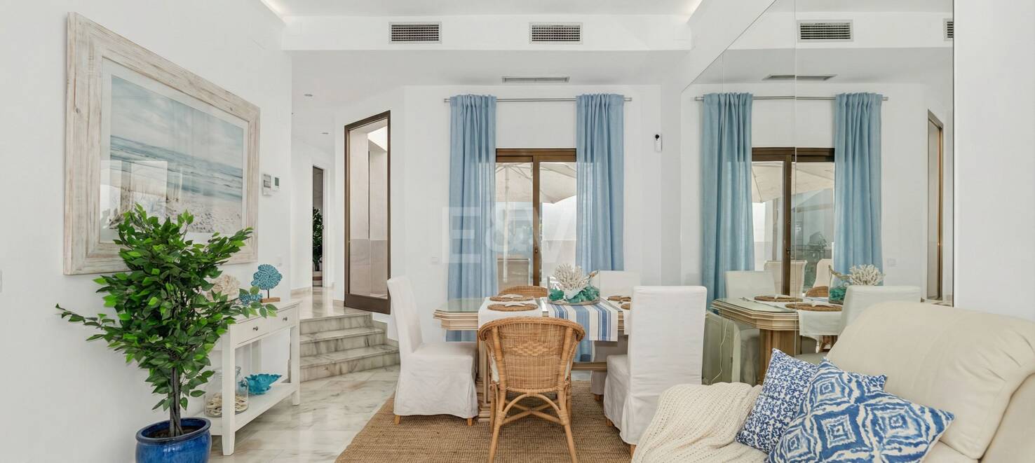 Beachfront Apartment with Tropical Gardens and Direct Sea Access