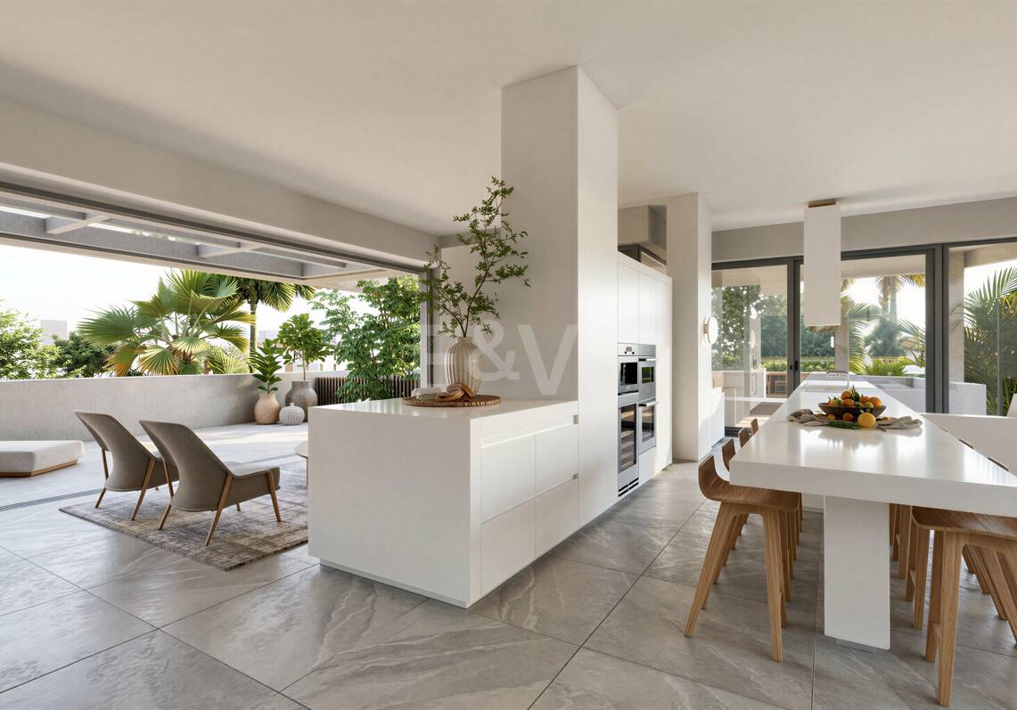Bungalow en bord de mer à Los Monteros, avec permis de construire approuvé pour une nouvelle villa de luxe