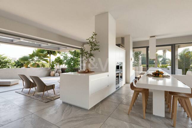 Bungalow en bord de mer à Los Monteros, avec permis de construire approuvé pour une nouvelle villa de luxe