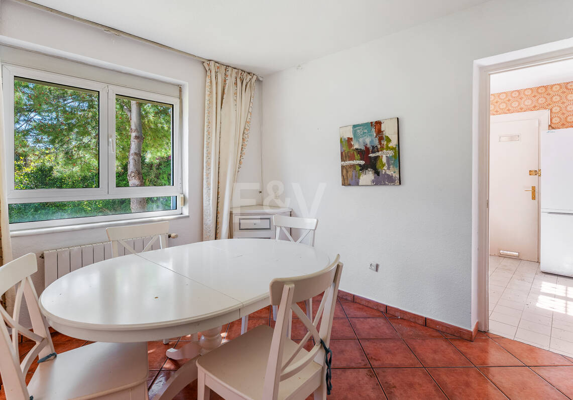 Bungalow przy plaży w Los Monteros z zatwierdzoną pozwoleniem na budowę nowej luksusowej willi