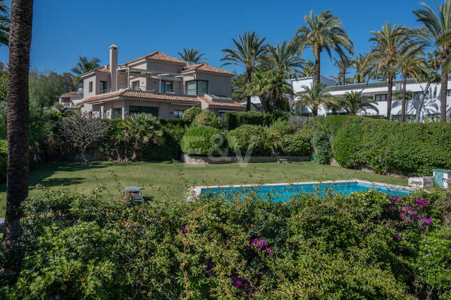 Beachside Bungalow in Los Monteros with Approved Licence for a New Luxury Villa