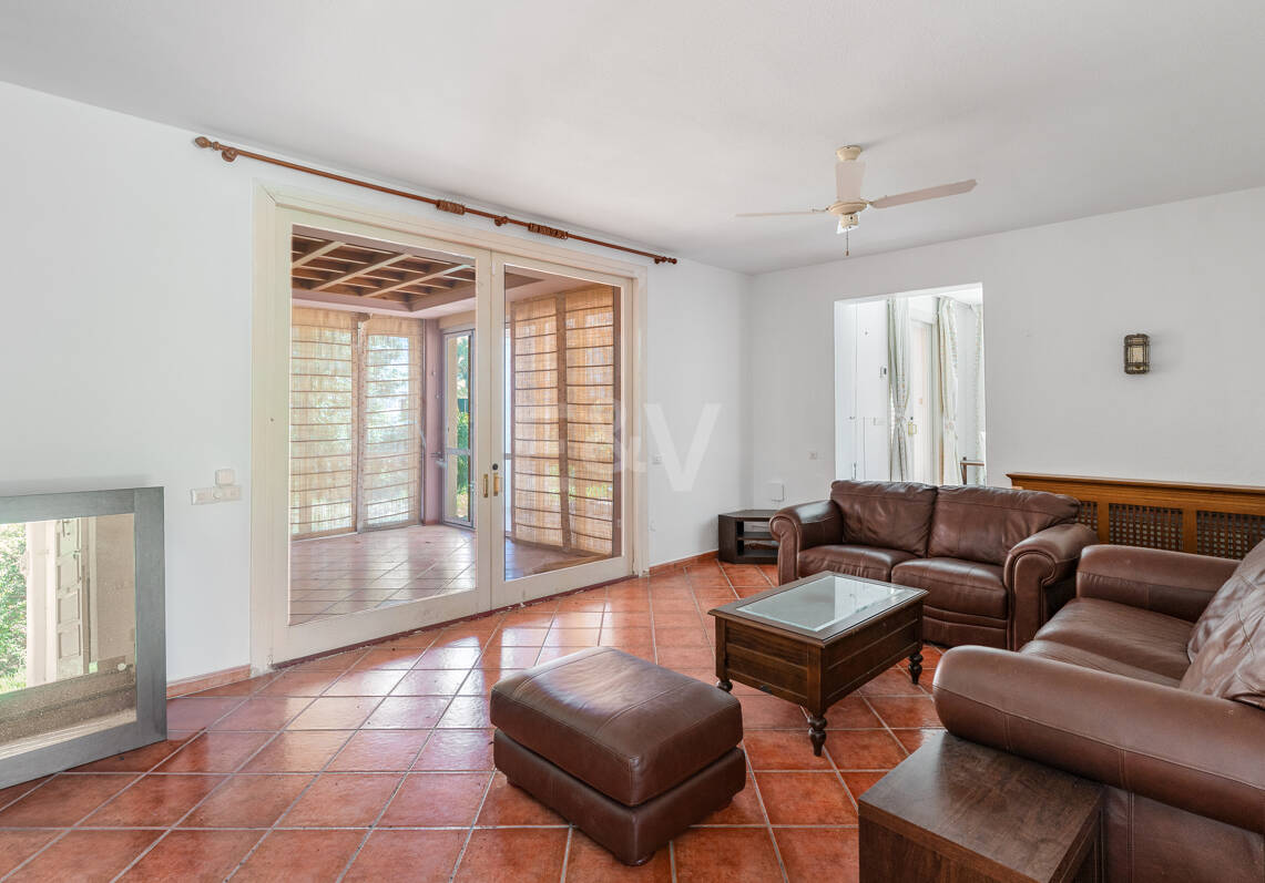 Bungalow przy plaży w Los Monteros z zatwierdzoną pozwoleniem na budowę nowej luksusowej willi