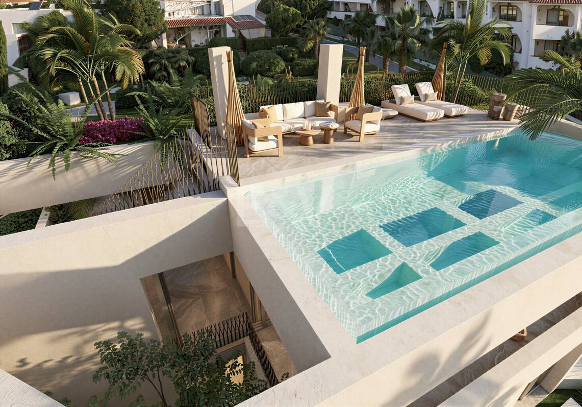 Bungalow en bord de mer à Los Monteros, avec permis de construire approuvé pour une nouvelle villa de luxe