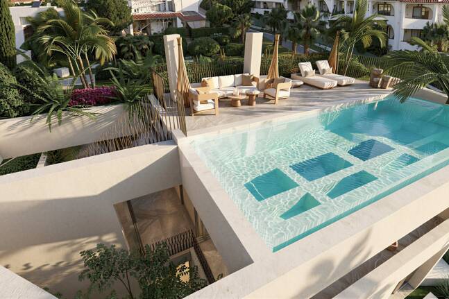 Bungalow en bord de mer à Los Monteros, avec permis de construire approuvé pour une nouvelle villa de luxe