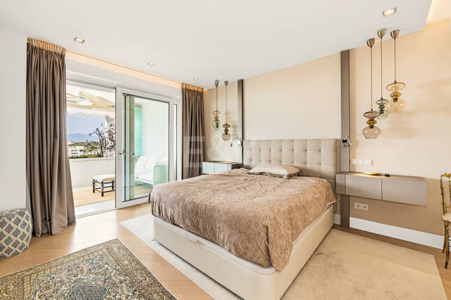 Spacious Duplex Penthouse in Don Gonzalo with Private Plunge Pool