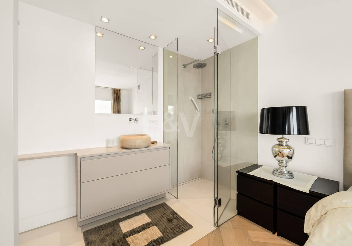 Spacious Duplex Penthouse in Don Gonzalo with Private Plunge Pool