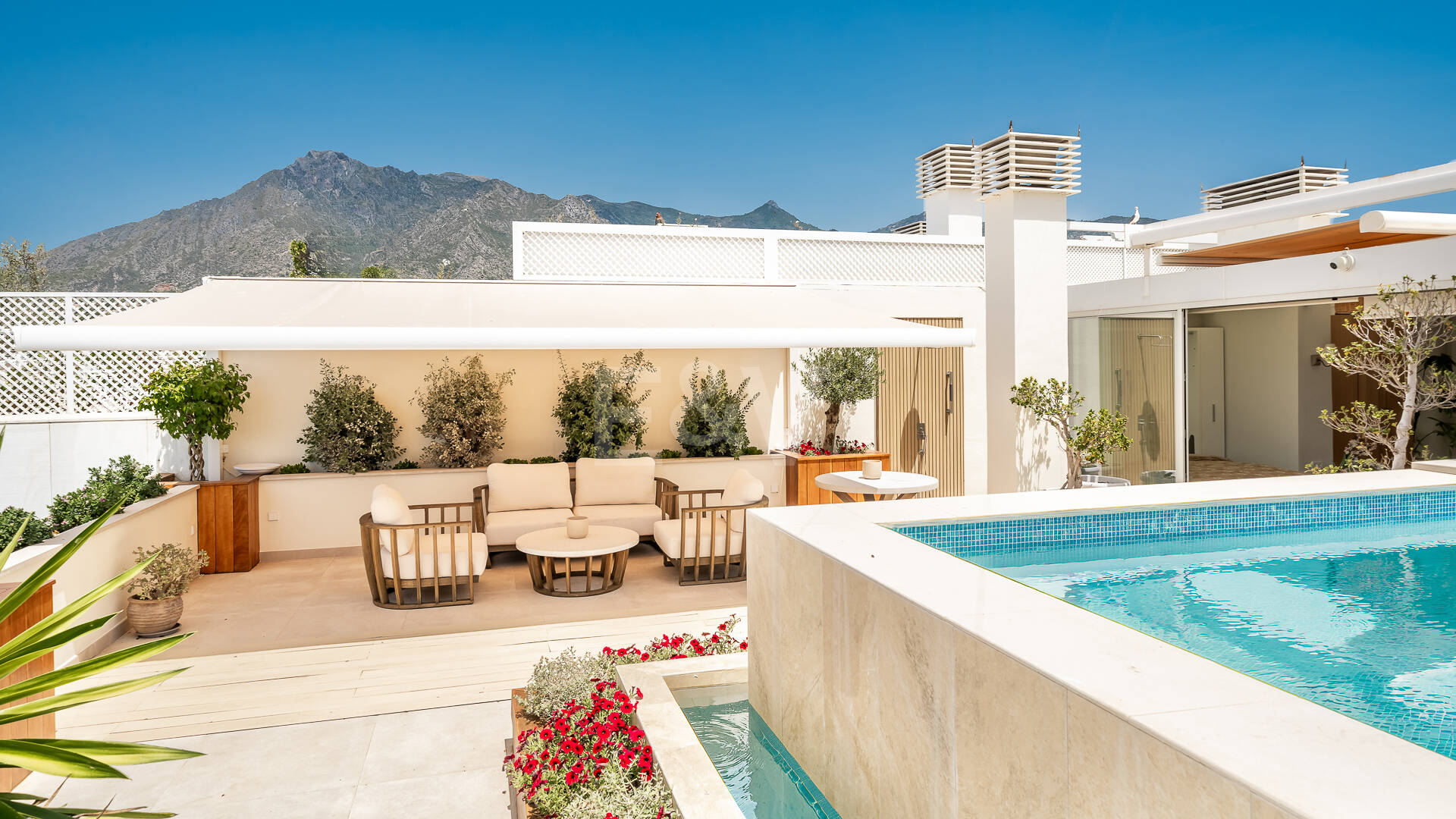 Spacious Duplex Penthouse in Don Gonzalo with Private Plunge Pool