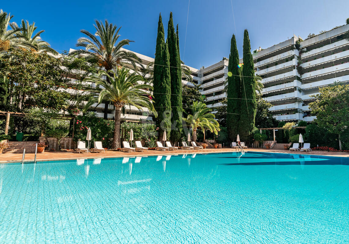 Spacious Duplex Penthouse in Don Gonzalo with Private Plunge Pool