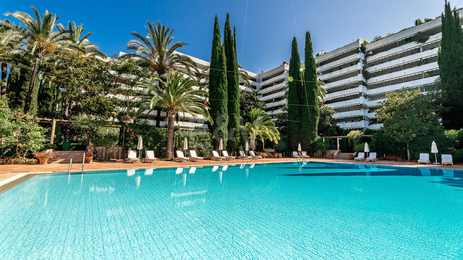 Spacious Duplex Penthouse in Don Gonzalo with Private Plunge Pool
