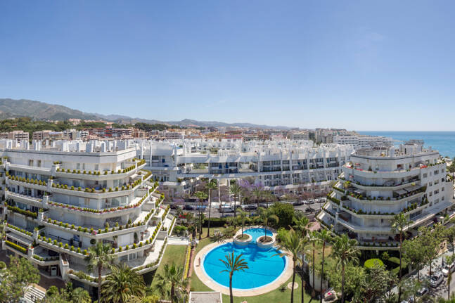 Spacious Duplex Penthouse in Don Gonzalo with Private Plunge Pool