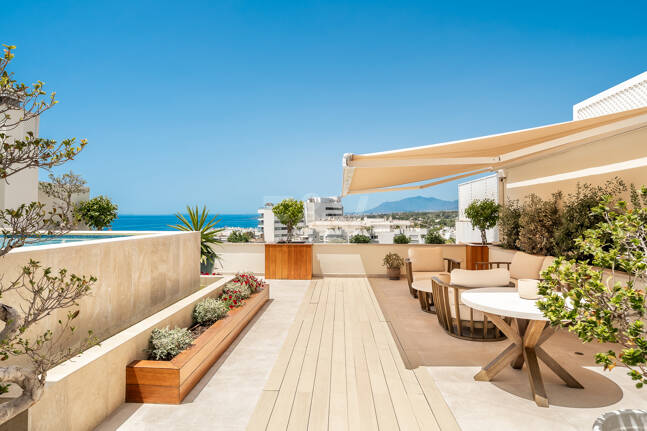 Spacious Duplex Penthouse in Don Gonzalo with Private Plunge Pool
