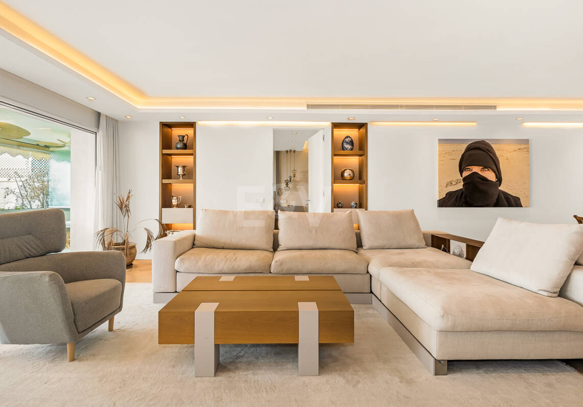 Spacious Duplex Penthouse in Don Gonzalo with Private Plunge Pool