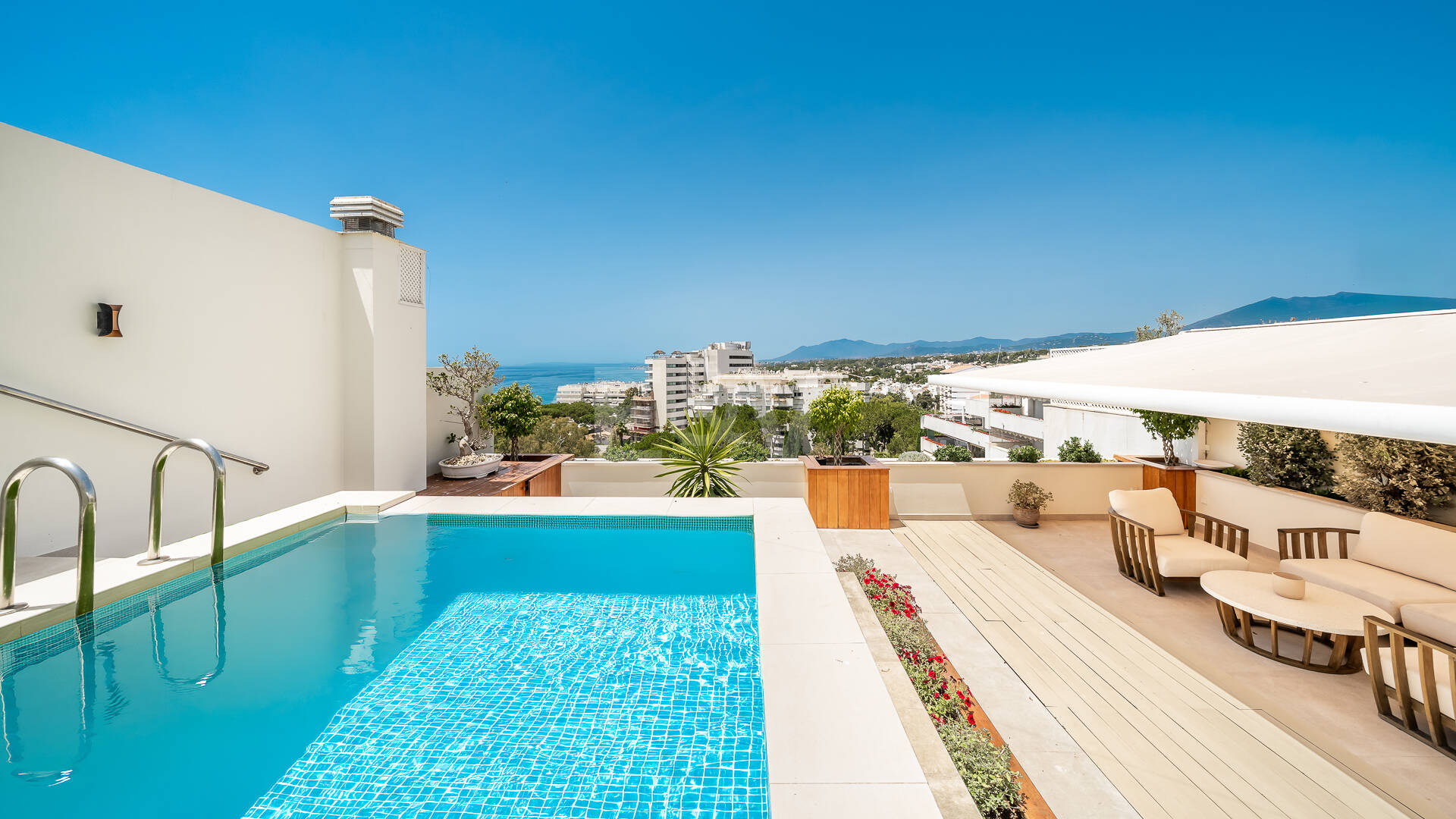 Spacious Duplex Penthouse in Don Gonzalo with Private Plunge Pool