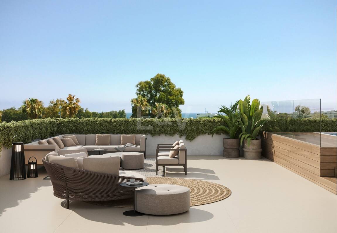 Zeitgenössisches Penthouse mit privater Dachterrasse und Jacuzzi in San Pedro Playa