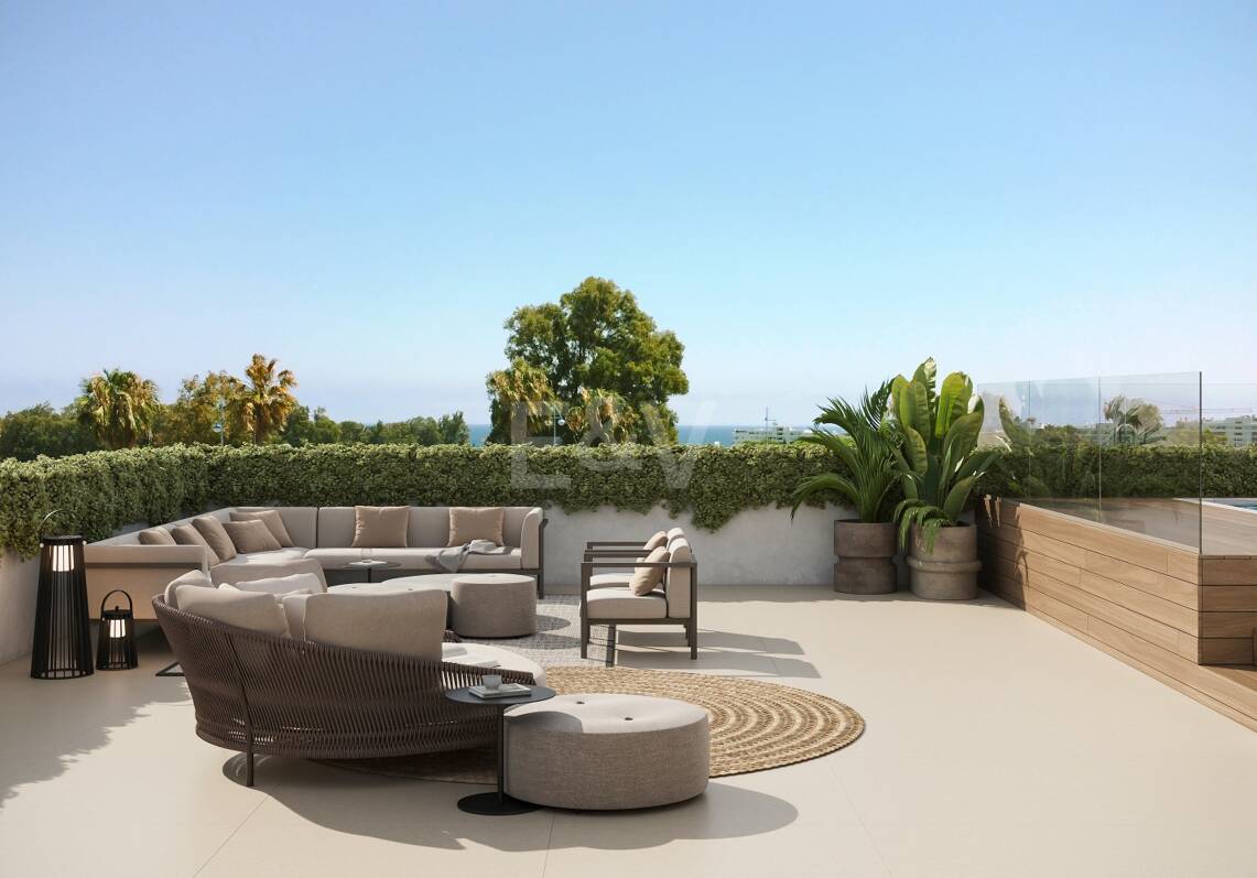 Zeitgenössisches Penthouse mit privater Dachterrasse und Jacuzzi in San Pedro Playa