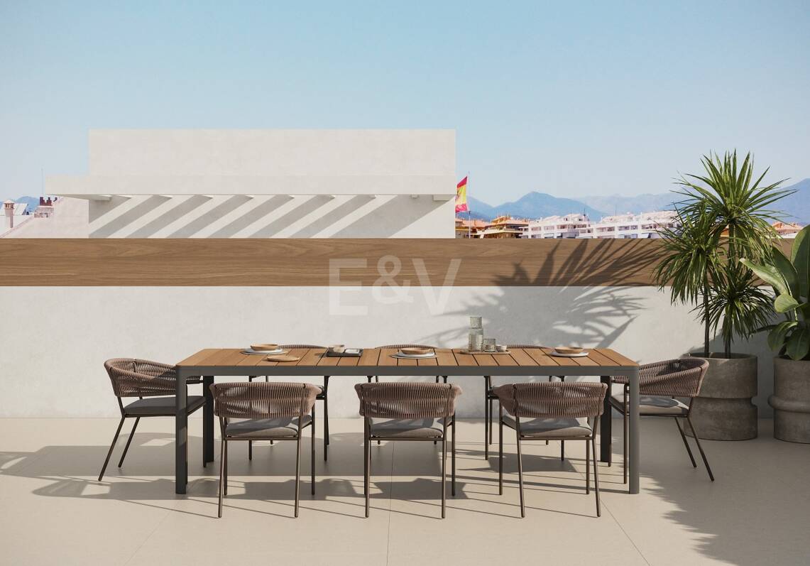 Zeitgenössisches Penthouse mit privater Dachterrasse und Jacuzzi in San Pedro Playa