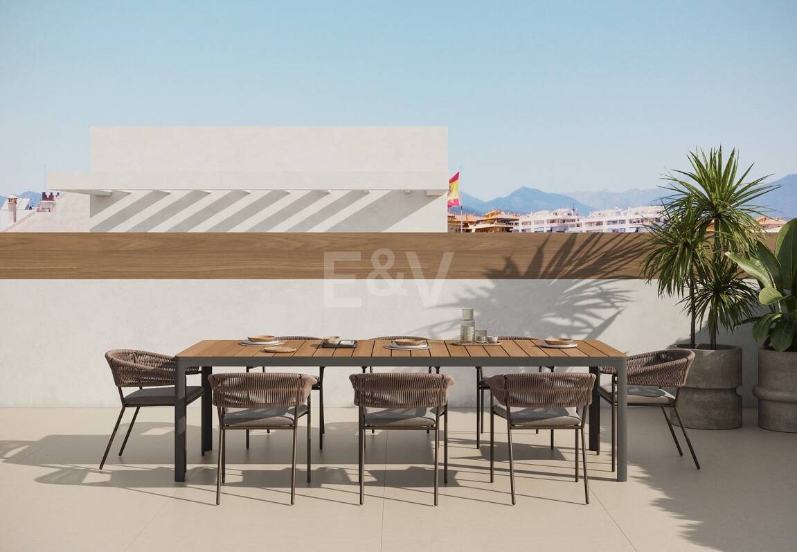 Zeitgenössisches Penthouse mit privater Dachterrasse und Jacuzzi in San Pedro Playa