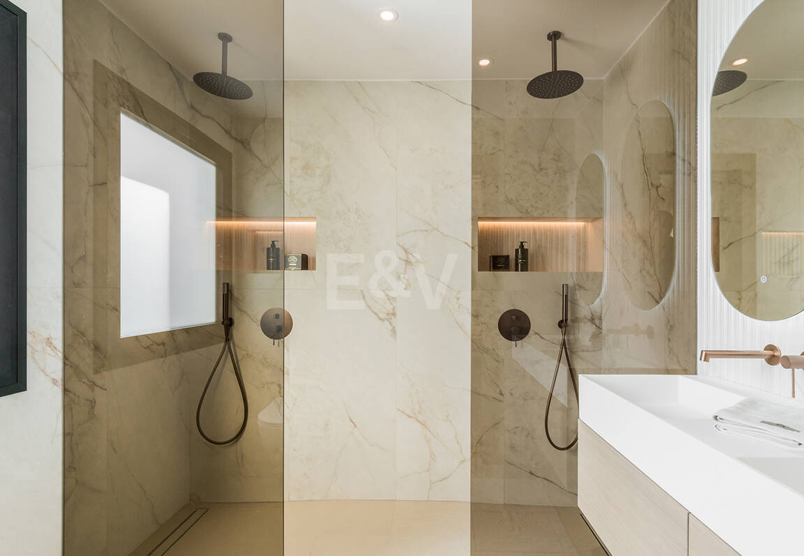 Maison de ville en bord de mer style Ibiza avec piscine chauffée privée et magnifique espace de vie extérieur