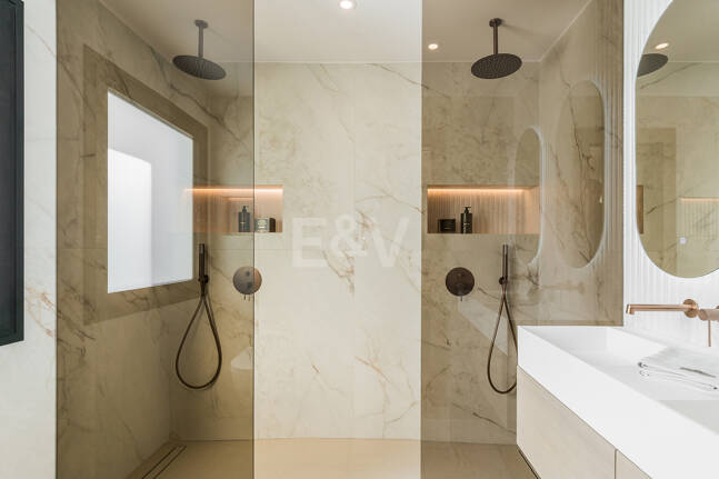 Maison de ville en bord de mer style Ibiza avec piscine chauffée privée et magnifique espace de vie extérieur