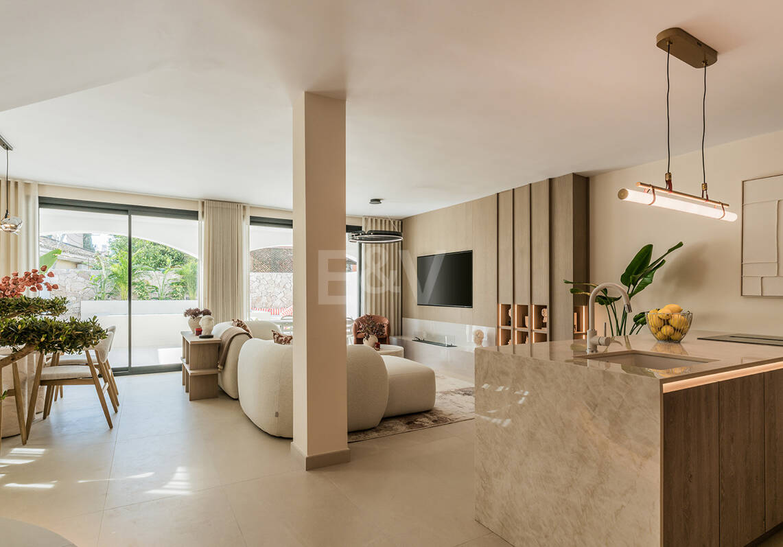 Ibiza-Style Beachside Townhouse med privat uppvärmd pool och fantastisk utomhuslivsområde