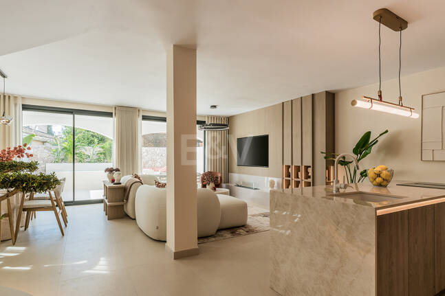 Maison de ville en bord de mer style Ibiza avec piscine chauffée privée et magnifique espace de vie extérieur