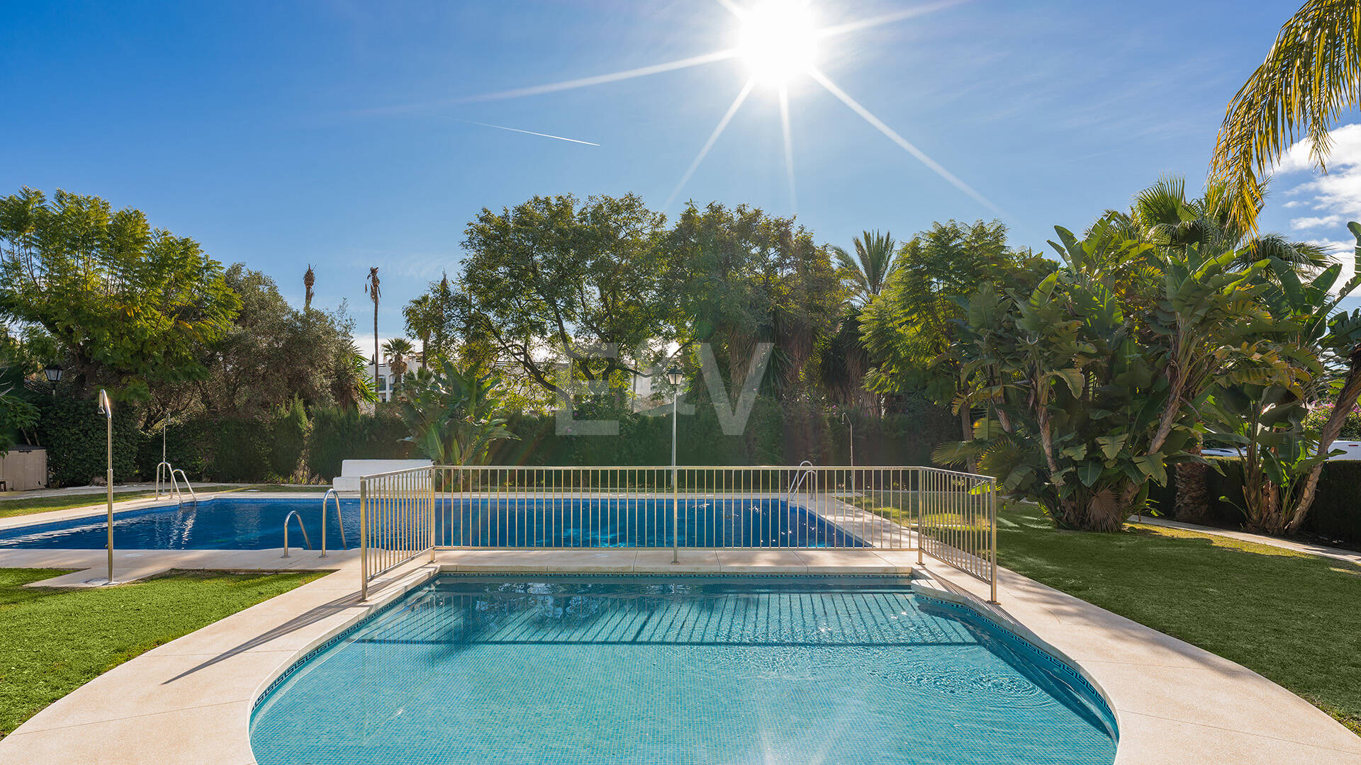 Maison de ville en bord de mer style Ibiza avec piscine chauffée privée et magnifique espace de vie extérieur