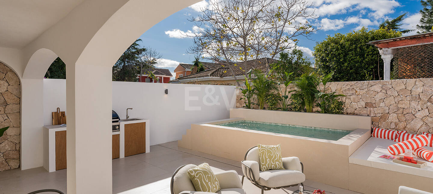 Ibizenkische Strandhaus im Stil mit privatem beheiztem Pool und Innen-Außen-Wohnen