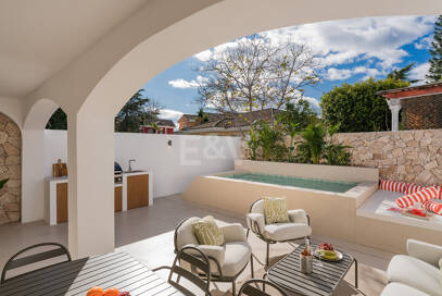 Maison de ville en bord de mer style Ibiza avec piscine chauffée privée et magnifique espace de vie extérieur