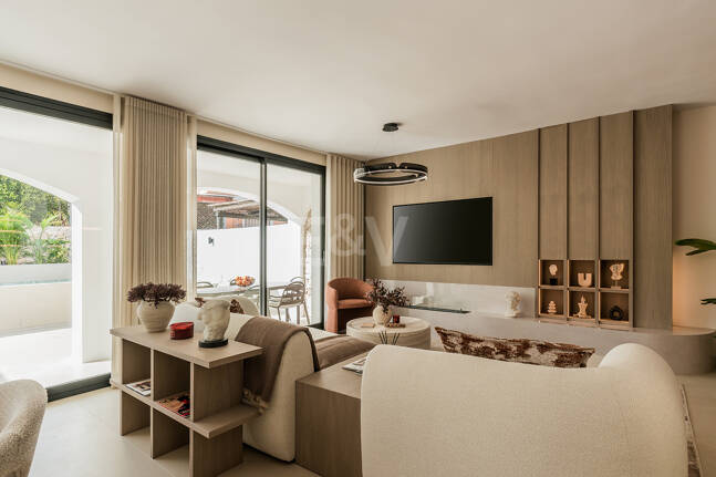 Maison de ville en bord de mer style Ibiza avec piscine chauffée privée et magnifique espace de vie extérieur