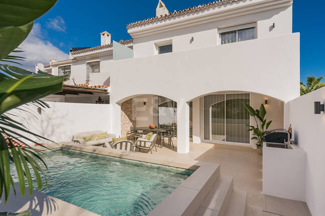 Maison de ville en bord de mer style Ibiza avec piscine chauffée privée et magnifique espace de vie extérieur