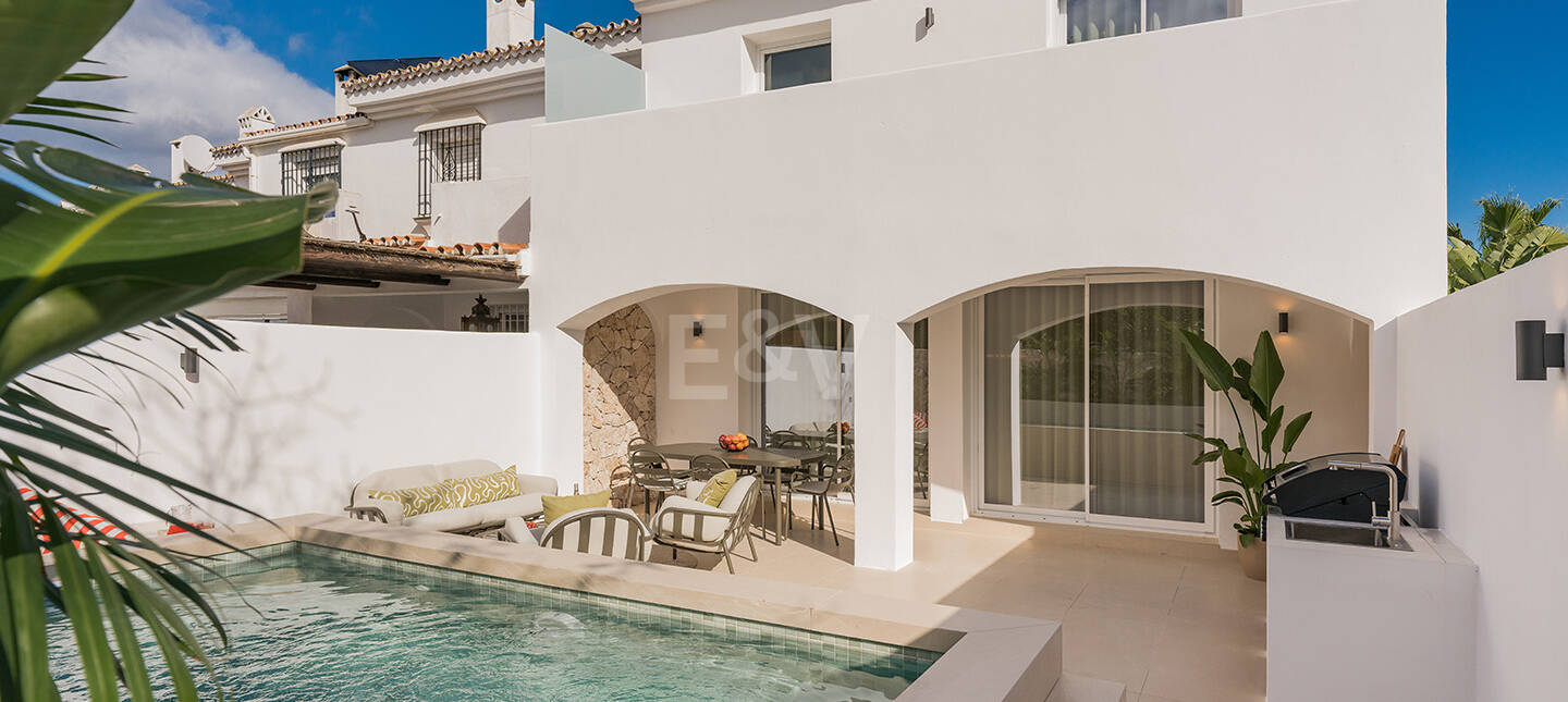 Ibizenkische Strandhaus im Stil mit privatem beheiztem Pool und Innen-Außen-Wohnen