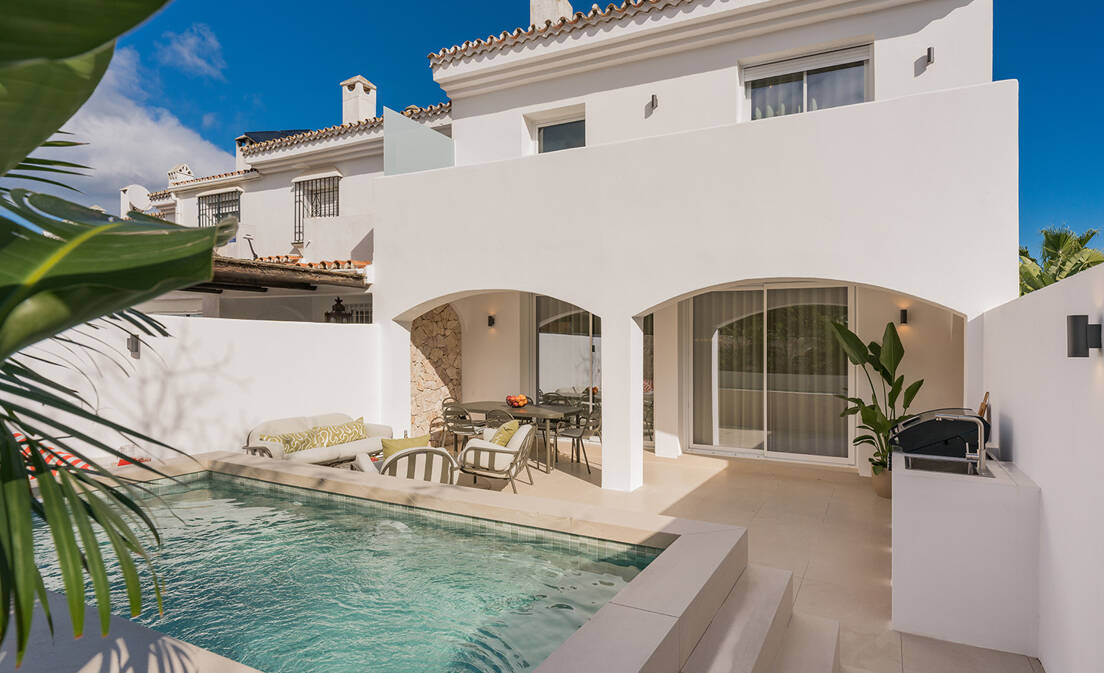 Ibizenkische Strandhaus im Stil mit privatem beheiztem Pool und Innen-Außen-Wohnen