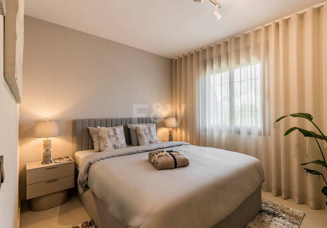 Ibiza-Style Beachside Townhouse med privat uppvärmd pool och fantastisk utomhuslivsområde