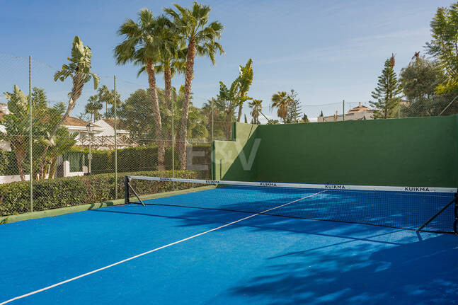 Maison de ville en bord de mer style Ibiza avec piscine chauffée privée et magnifique espace de vie extérieur