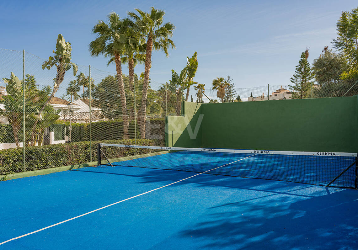 Ibiza-Style Beachside Townhouse med privat uppvärmd pool och fantastisk utomhuslivsområde