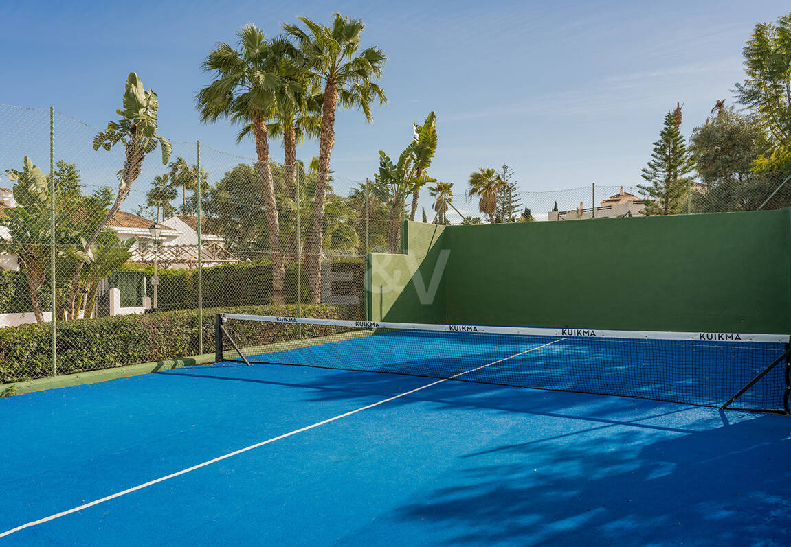 Maison de ville en bord de mer style Ibiza avec piscine chauffée privée et magnifique espace de vie extérieur