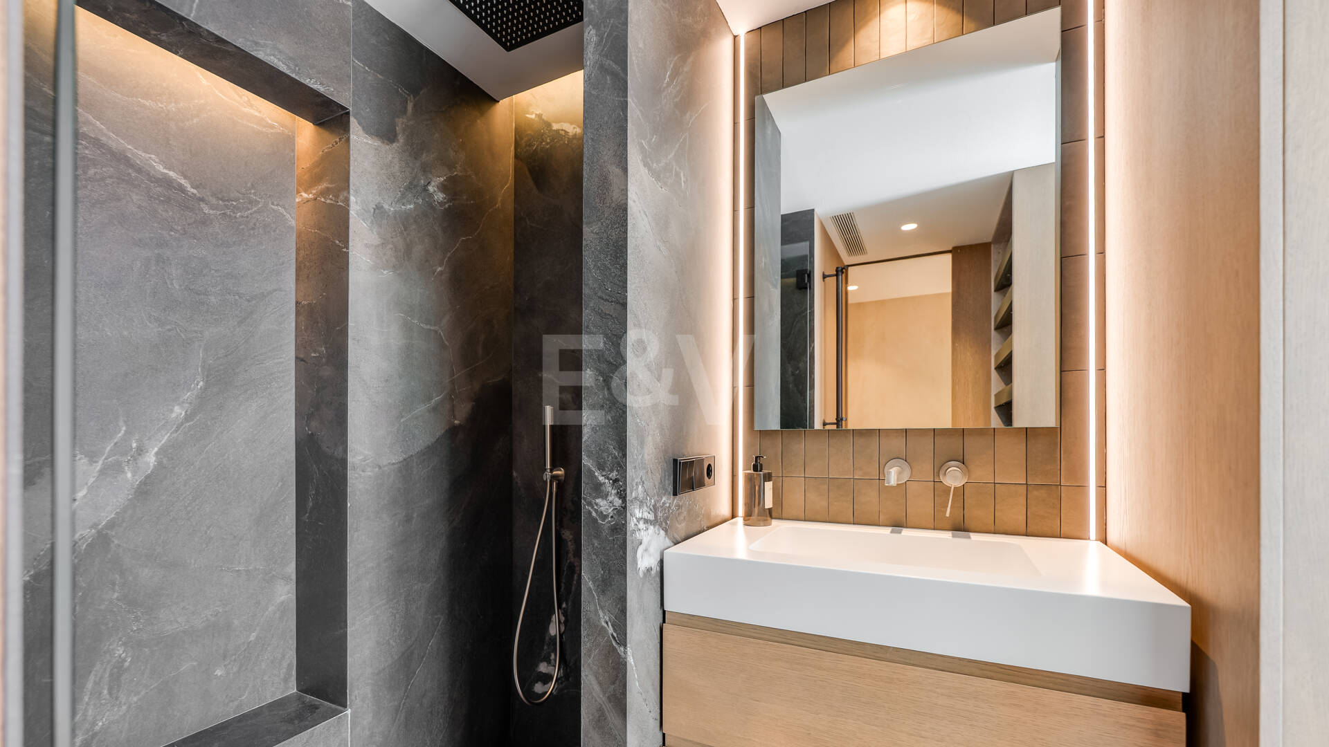 Elegantes Apartment im Zentrum von Marbella mit Pool, Terrasse und touristischer Lizenz