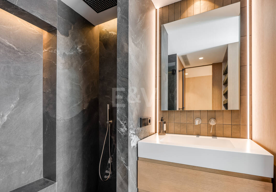 Elegancki Marbella Centre Apartament z basenem, Taras & amp; Licencja turystyczna