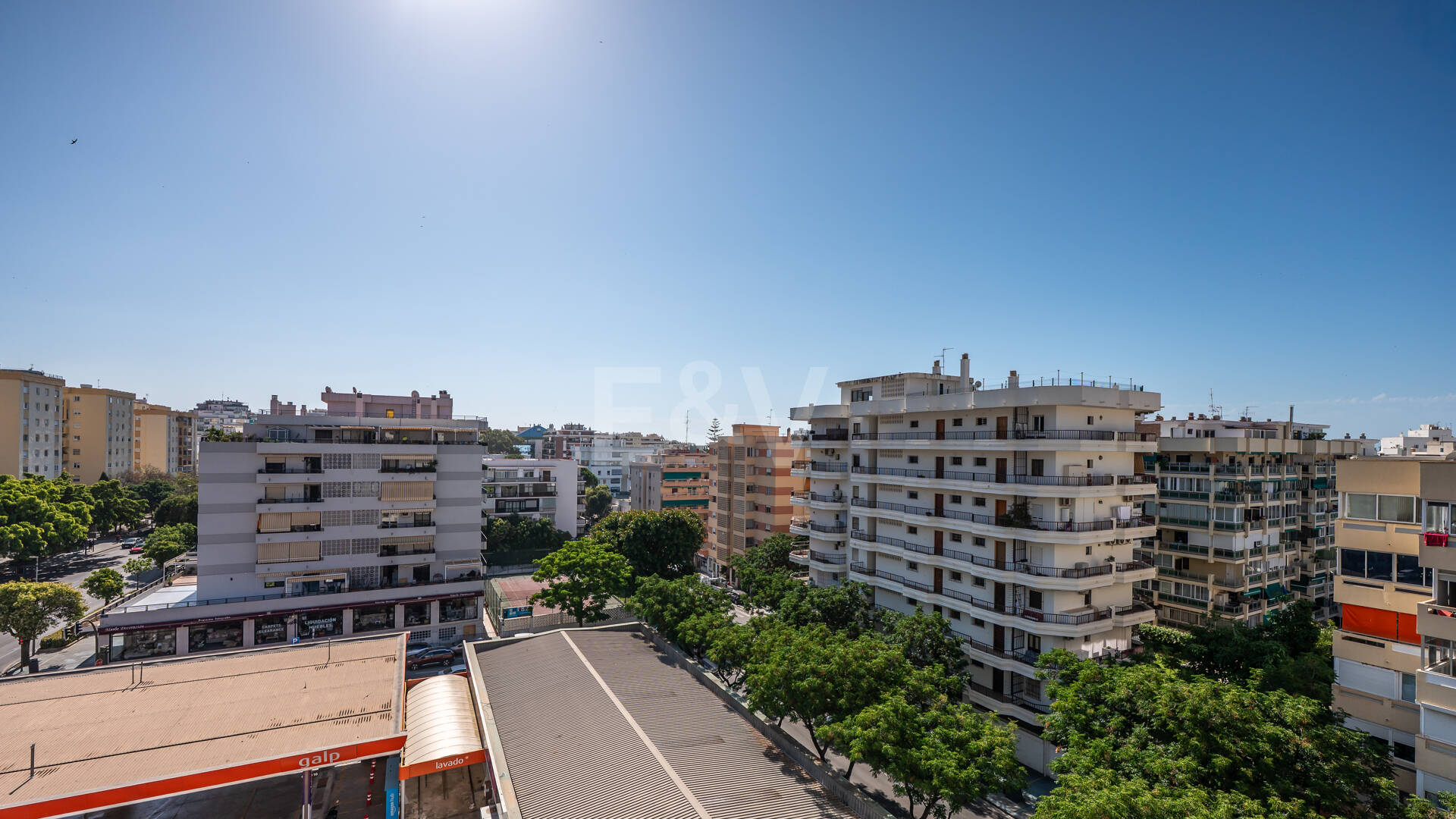 Elegantes Apartment im Zentrum von Marbella mit Pool, Terrasse und touristischer Lizenz
