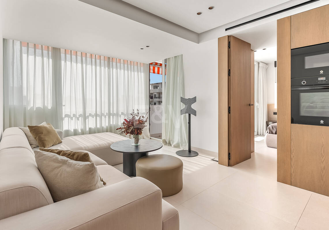 Elegancki Marbella Centre Apartament z basenem, Taras & amp; Licencja turystyczna
