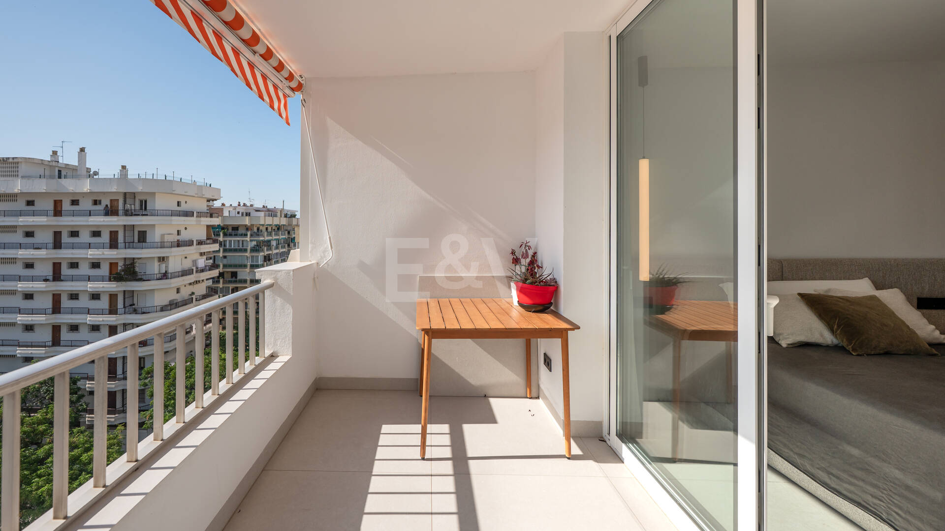 Elegant Apartment with Terrace and Pool in Marbella’s City Centre